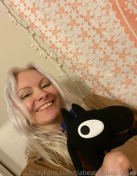 realprincesstiabeanie étoile sexy image