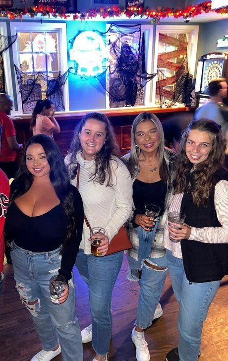 fille courbée dà côté onlyfans gratuit exclusif photo