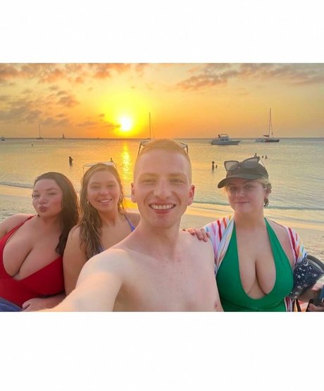 Jenn M nus star du porno img