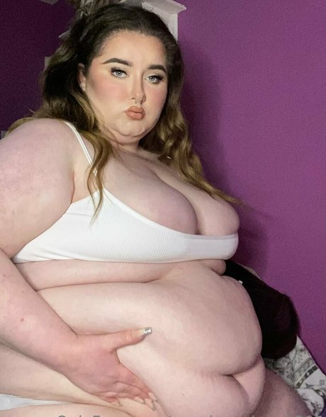 growing piggy1305 actrice érotique image