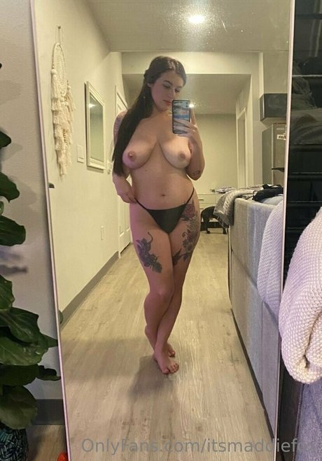 itsmaddiefox modèle parfait des photos