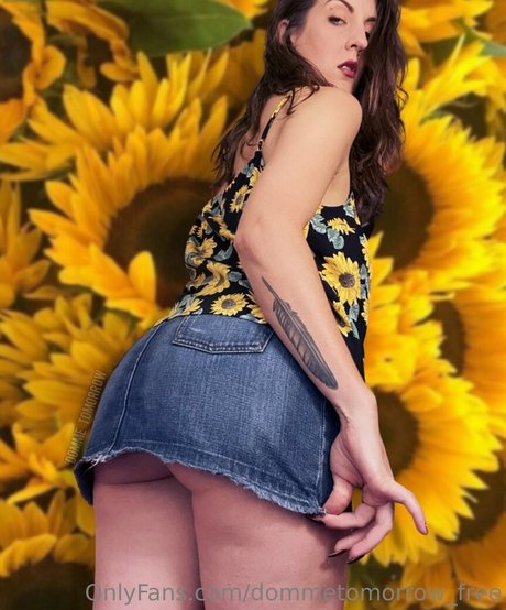 dommetomorrow free modèle sexy des photos