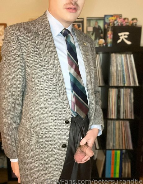 petersuitandtie modèle érotique photo