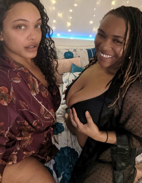 asmr xxx uniquementfans pornographique en haute définition image