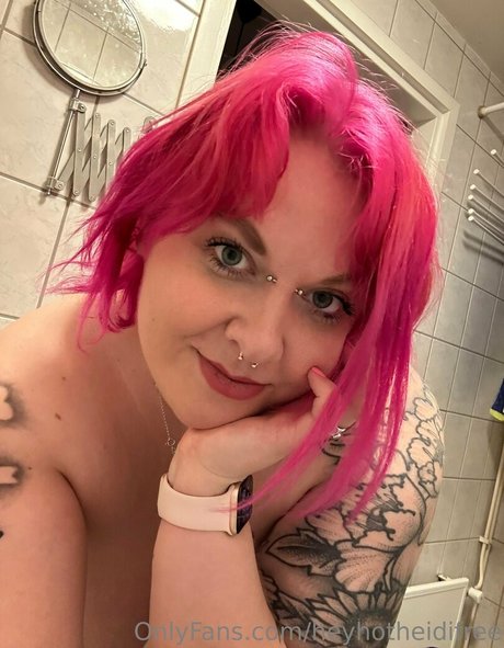 heyhotheidifree modèle joli des photos