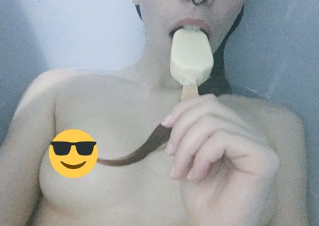 plage seins nus onlyfans haute définition chaud image