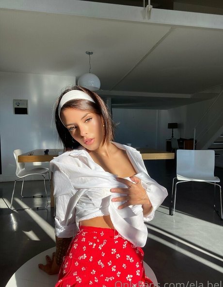 ela bel modèle des photos