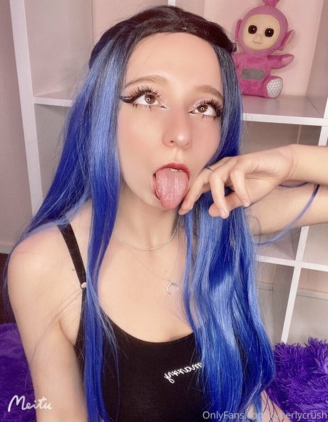 CyberlyCrush modèle de haute qualité image