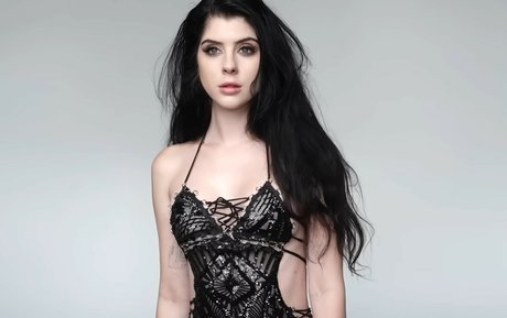 Bec Paws nus de stars du porno img