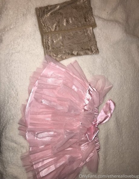 chaton courbé onlyfans parfait et sexy photo