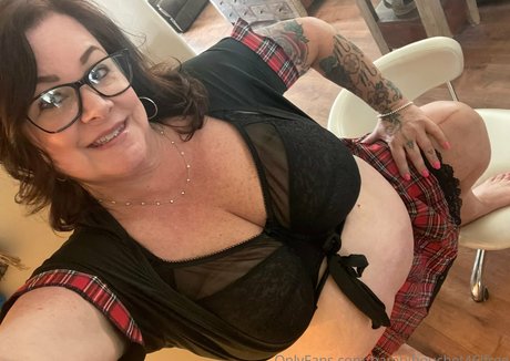 bambibouchet46ifree modèle adulte des photos