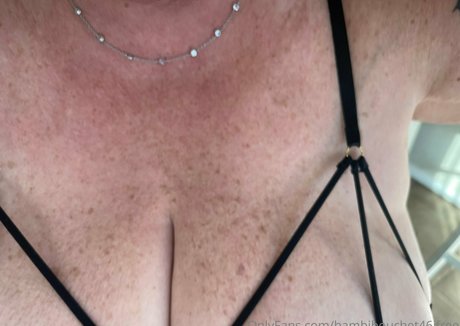 plage seins nus onlyfans assez chaud image