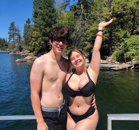 Haley E modèle nu galeries