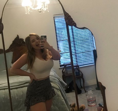 Haley E actrice pornographique img