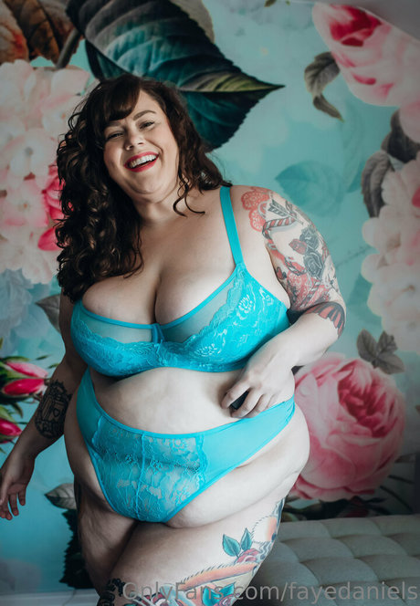 fans de grosses filles uniquement beau nu image