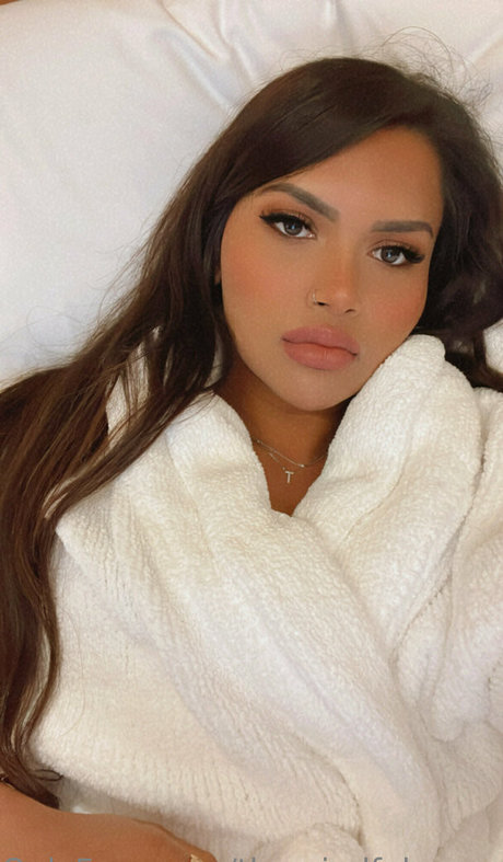 bellabendss actrice érotique photos