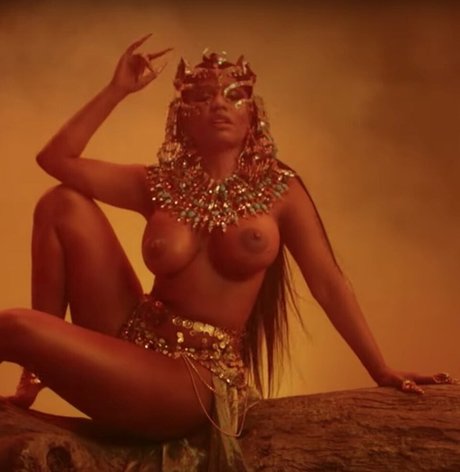 bikini nu onlyfans chaud joli archive