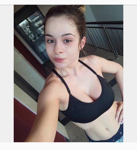 m1vanova actrice de nus collection