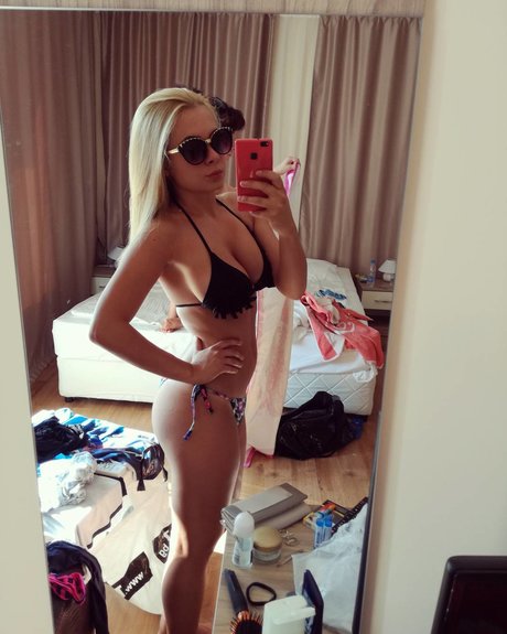 m1vanova étoile sympa image