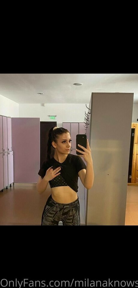 Milana Knows étoile chaude photo