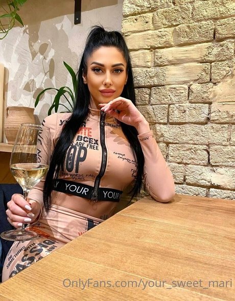 Mari Sweet étoile érotique collection