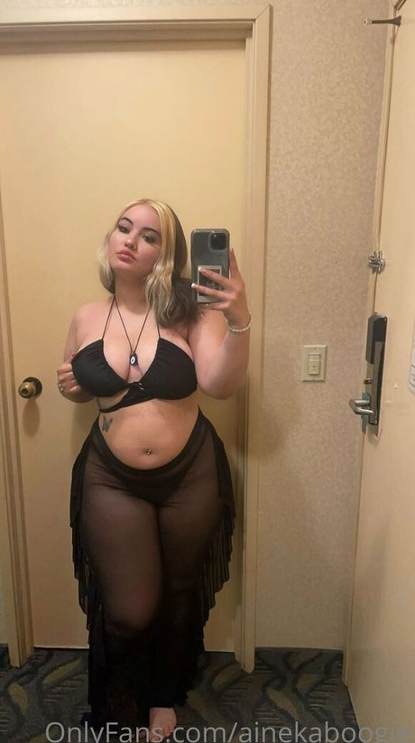 ainekaboogie modèle nu des photos