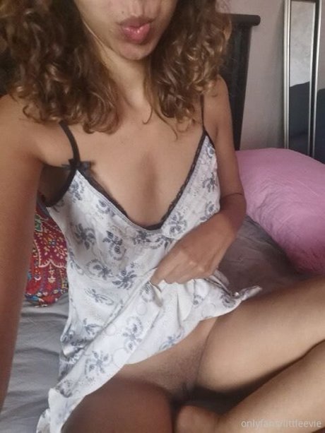 plage seins nus onlyfans sexy image