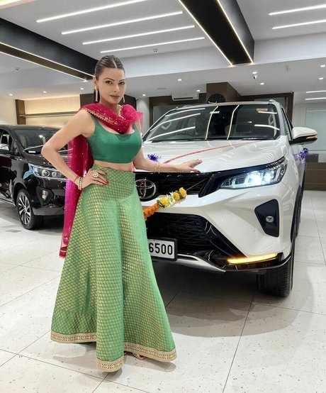 Sherlyn Chopra meilleure star du porno images