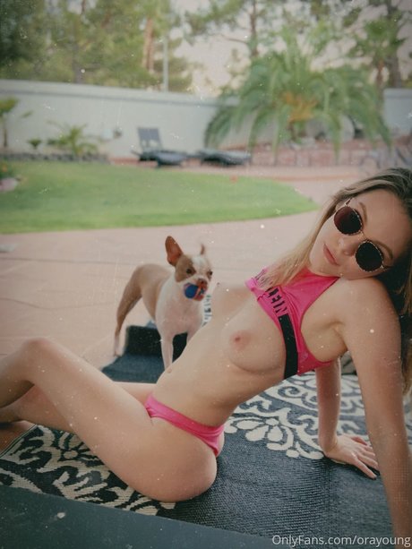 rousse au gros cul onlyfans chaud sympa photo