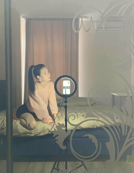 Kim Moor modèles nus archive