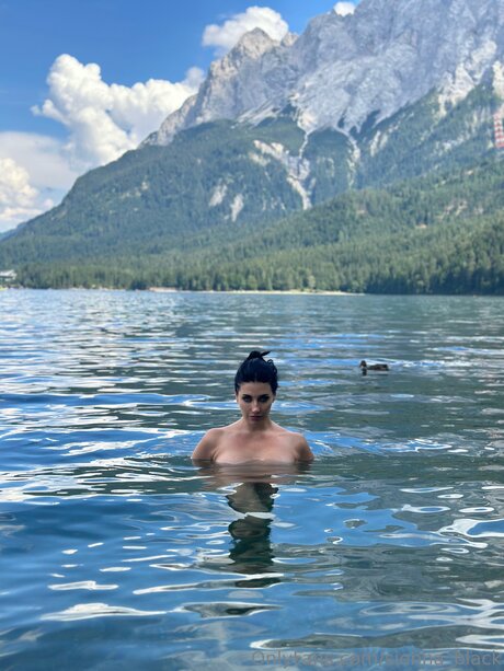 Sienna Black star du porno gratuit photo