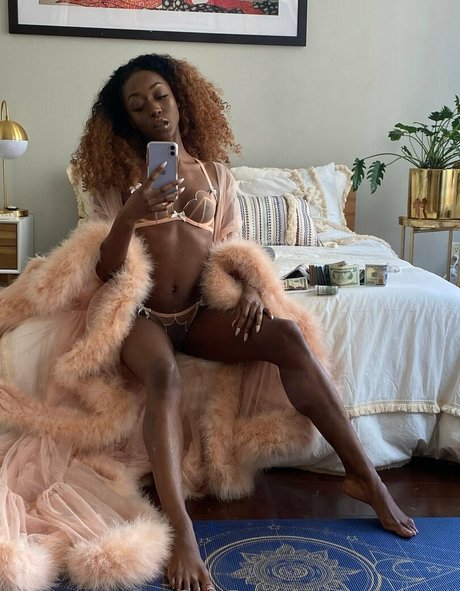 pawg ébène uniquementfans gratuit parfait des photos