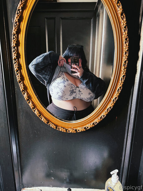 Spicygf jolie star du porno photos