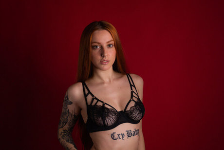 VioletLatte actrice nue des photos