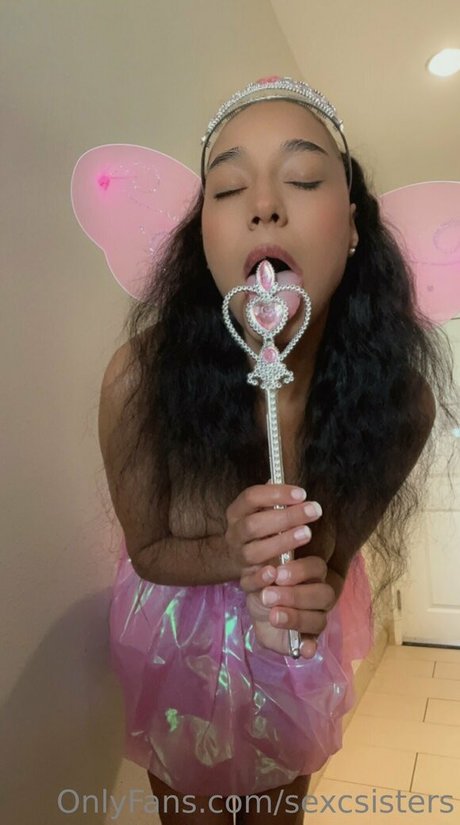 Molly and Mia_ modèle nu galerie