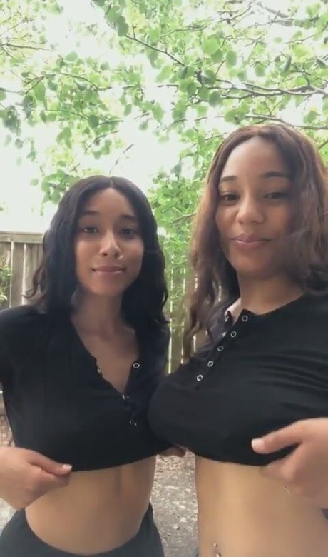 Molly and Mia_ art star du porno galerie