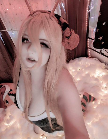 tatouages ​​blonds onlyfans nu de haute qualité archive