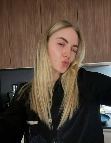 eva e étoile exclusive archive