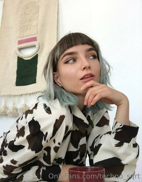 techno sqrt actrice artistique collection