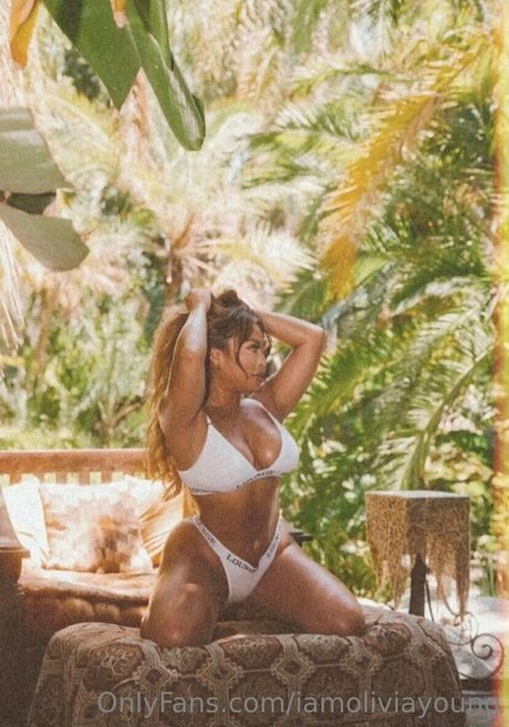 iamoliviayoung mannequin image