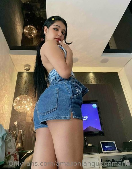 blonde aux gros seins onlyfans chaud sympa photos