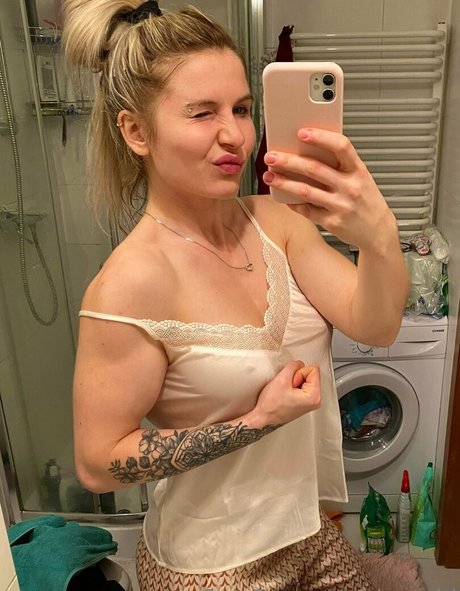 bicepgirl étoile exclusive galerie