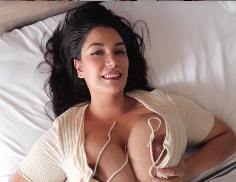 rousse aux gros seins onlyfans belle haute qualité img