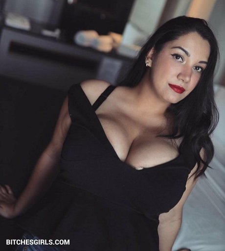 Isa Malone modèle nu archive