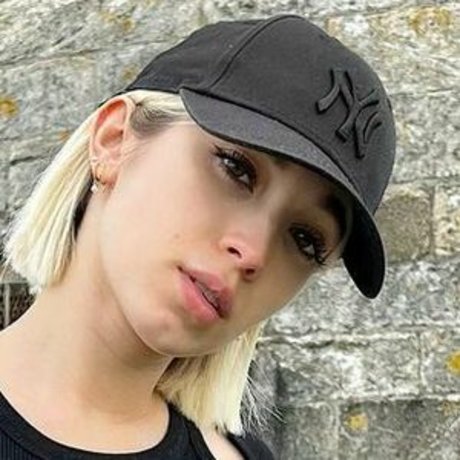 Rebeca Stones beau modèle galeries