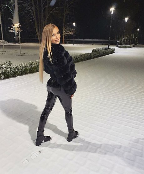 Noele Natalia modèle de sexe photos