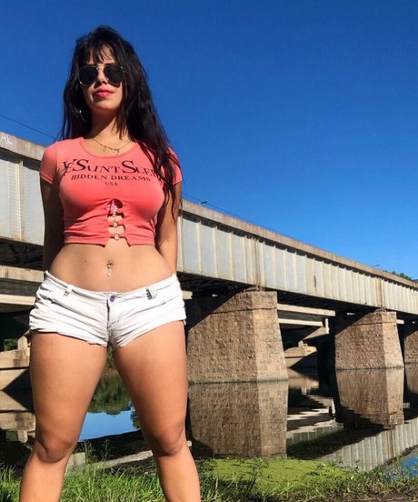 Meli Almada nus de stars du porno image