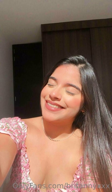 milf aux cheveux noirs onlyfans parfait sympa galerie