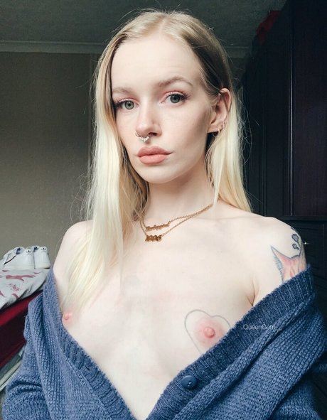 baisers lesbiens onlyfans nu chaud img