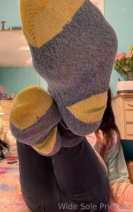 leahsprettyfeet actrice artistique des photos